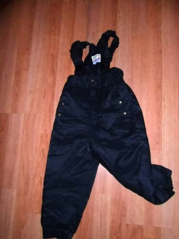 Jakne, kaputi i prsluci: Ski pantalone za decu od 0 do 6 godina

cena od 900 do 2000 din — 18