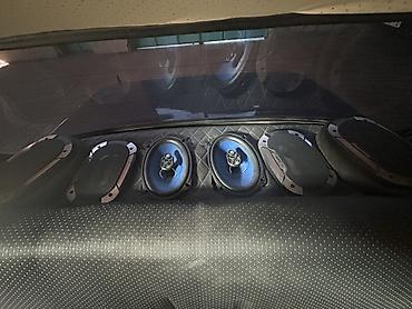 avto monitorlar: Pioneer DEH‑S12 seriyası avtomobil maqnitofonu və arxa polkada akustik — 2