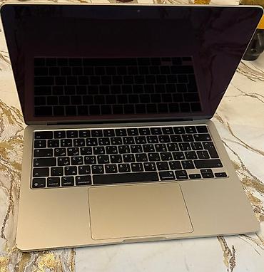 Apple MacBook: Apple MacBook (qızılı rəng) Xüsusiyyətlər: - 13.6" Liquid Retina — 3