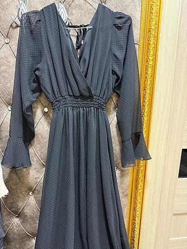 mini etek: Zərif xırda nöqtəli naxışlı qara uzun don. - Model: V-şəkilli büzməli — 1