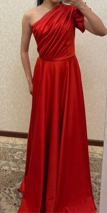 Вечерние платья: Вечернее платье, Рукава: Длинные, Бретельки на одно плечо — 2