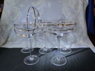 Čaše: Case kristalne za sampanjac,vino iz 80ih. Case za vino,maksimalno — 4