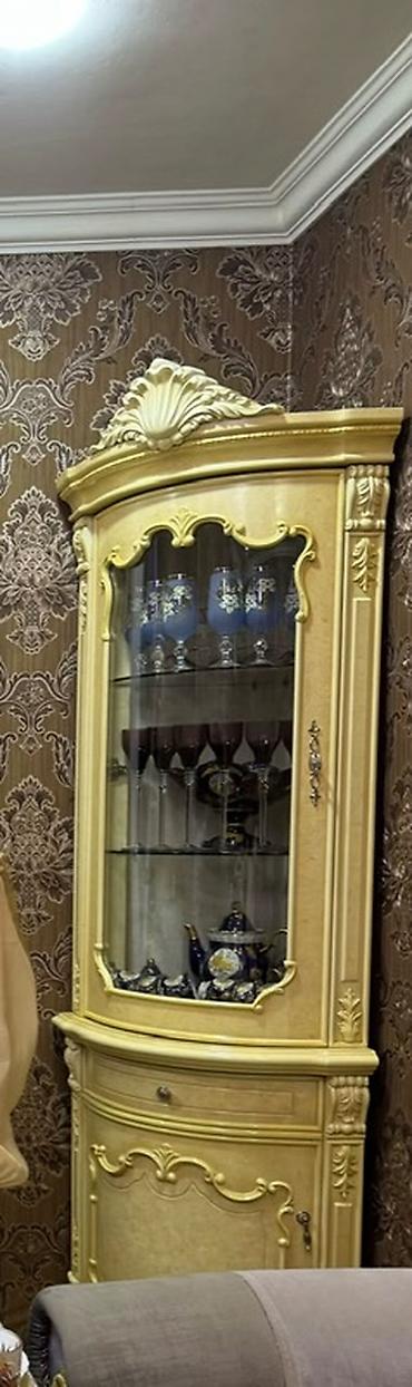 Dolablar: Klassik üslubda künc vitrin-bufet - Material: MDF/taxta əsaslı — 1
