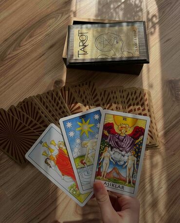 Kitablar, jurnallar, CD, DVD: Tarot kartlari.Turk dilinde kitabcasida var.Yeni salafan paketde