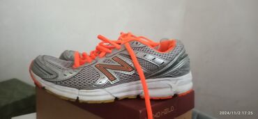 futzal ayaqqabıları: New Balance, Ölçü: 36, rəng - Boz, İşlənmiş