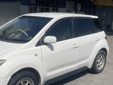 машина алам рассрочкага: Toyota ist: 2002 г., 1.3 л, Автомат, Бензин, Хэтчбэк