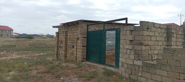 Qarajlar: 2 otaqlı, 300 kv. m, Təmirsiz