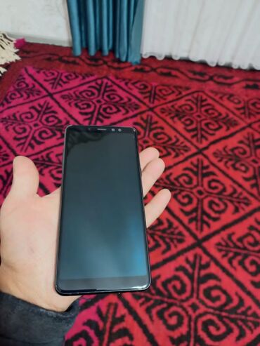 хорошая няня: Samsung Galaxy A8 Plus 2018, Б/у, 32 ГБ, цвет - Черный, 2 SIM