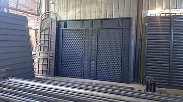 Распашные ворота: Металлические распашные ворота с калиткой (модульные панели) - — 101