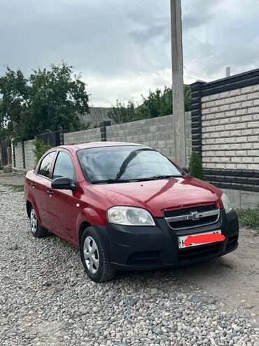tayota runx: Автомобиль Chevrolet Aveo седан красного цвета с черным передним