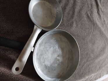 Сковородки: Сковородки чугунные чашки 4шт кружки 6шт