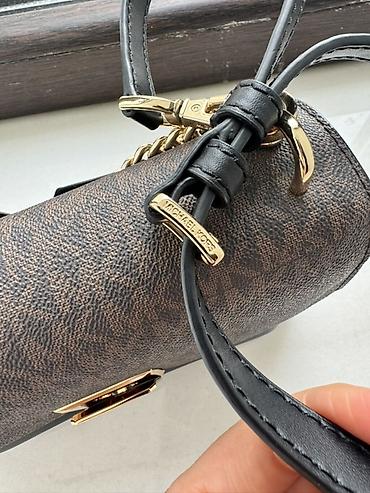 michael korse: Michael Kors çiyin çantası - Model: flap dizaynlı, ön hissədə — 7