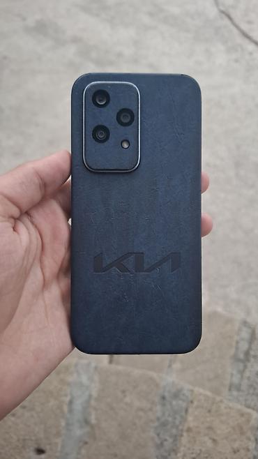 divar kagizlari telefon üçün: Smartfon – üçlü arxa kamera moduluna sahib, tam ekranlı ön panel ilə — 1