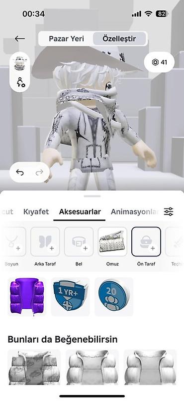 Məhsul: Roblox avatar dəsti – ağ/boz temalı “street-fashion” kombini