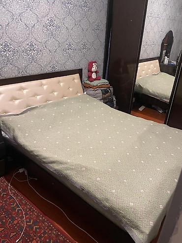 из латуни: Спальный гарнитур, Б/у, Двуспальная кровать, ДСП, цвет - Коричневый — 4