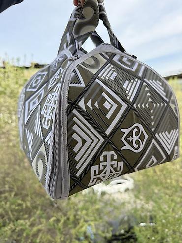 Пищевые контейнеры и ланч-боксы: Пищевой контейнер — 11