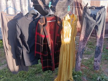 женское платье халат: Продам вещи 42-44 размера, платья, пальто и сюртук подойдут на 46. Все