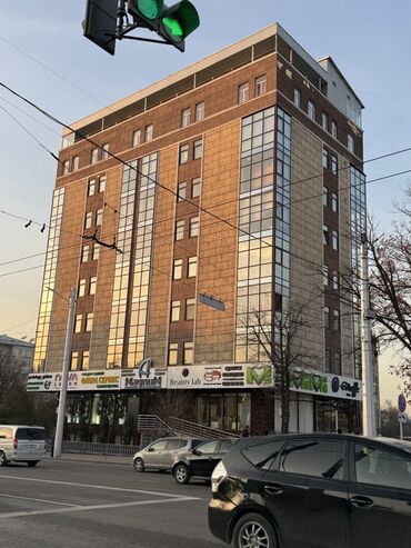 сдам место в салоне красоты: Сдаю Офис, 30 м², В бизнес центре, 1 линия, С оборудованием, С системой безопасности