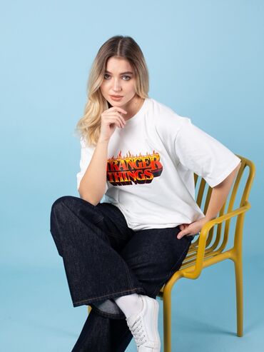 Футболки: Футболка унисекс Stranger Things, белая - Принт спереди: крупный — 2