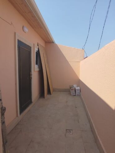 Həyət evləri və villaların satışı: Binəqədi qəs. 3 otaqlı, 75 kv. m, Yeni təmirli