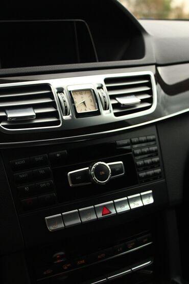 Mercedes-Benz: Mercedes-Benz E 200: 2 l | 2013 il Sedan — 12