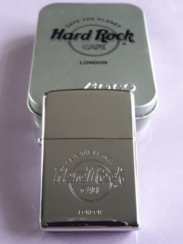 зип худи: Оригинальная зажигалка Zippo из серии Hard Rock Cafe London