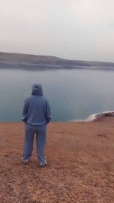 Букеты из живых цветов: Букет из крупных красных роз - Классическая композиция из густо — 10