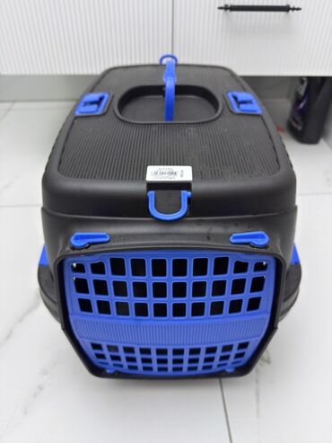 pişik şotlant: Heyvan daşıma konteyneri - Rəng: qara-göy - Material: möhkəm plastik