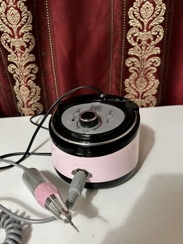 место для мастера маникюра: Аппарат для маникюра и педикюра LUNA Professional. Компактный и