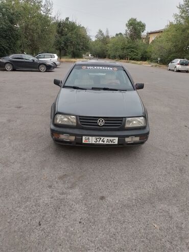 продаю голф: Volkswagen Vento: 1993 г., 1.8 л, Механика, Бензин, Седан