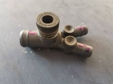 Auto delovi: Racva plina plasticna br.3. Polovno, očuvano. Skinuto sa rastavljenog — 4