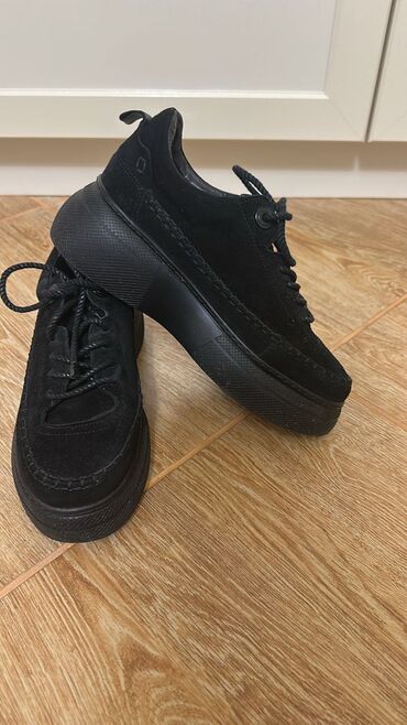 Пуховики и зимние куртки: Продаю все срочно дешево — 13