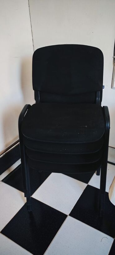 Ofis oturacaqları: Salam, 4ededdi.birlikde 40manat. Unvan:Upd qesebesi