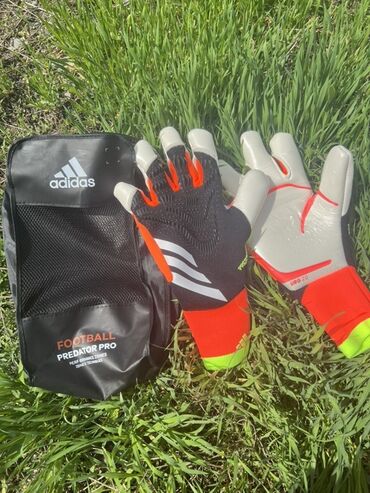 детские вратарские перчатки: Adidas Predator Pro
Вратарские перчатки 
Размер: 8
Новые ❗️❗️❗️