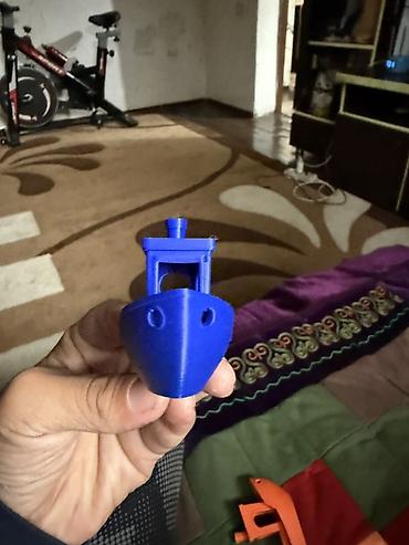 Модели кораблей: 3D-печатная модель лодочки “Benchy” (синий и оранжевый) - Материал — 2