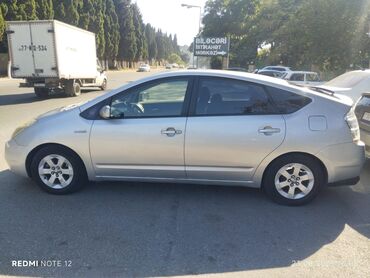 Toyota: Toyota Prius – hibrid hetçbek Xüsusiyyətlər: - Korpus: 5 qapılı — 2