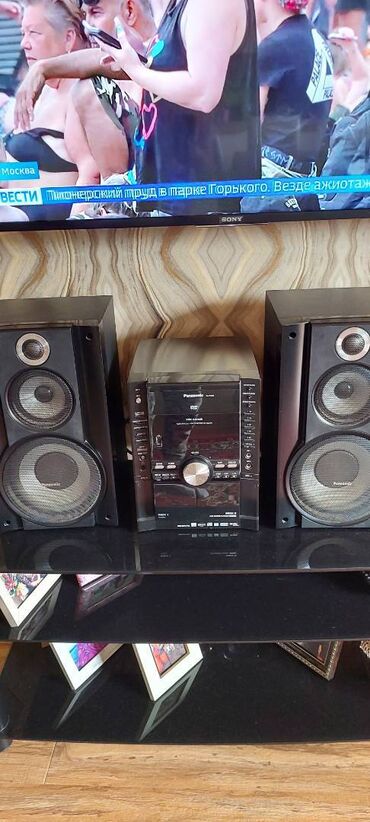 sentir: Panasonic musiqi mərkəzi, 5 dəna kolonka var. Hər şey iştiyir. Son