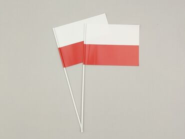Dwie używane flagi Polski na plastikowych patykach. Idealne do