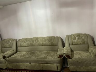 диваны кресла: Диван-кровать, цвет - Бежевый, Б/у