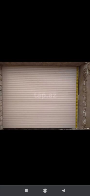 jaluz qaraj qapilari: Ağ rəngli, rulonvari qaraj qapısı. Qarajınız üçün etibarlı və davamlı