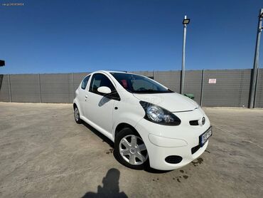 Toyota: Toyota Aygo: 1 l. | 2011 έ. Χάτσμπακ — 4