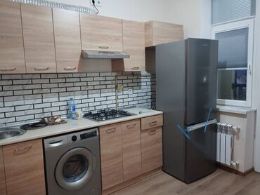 mida satilan evler: Sumqayıt şəhər, Bulvar Mida yaşayış kompleksində, ümumi sahəsi 80 kv.m
