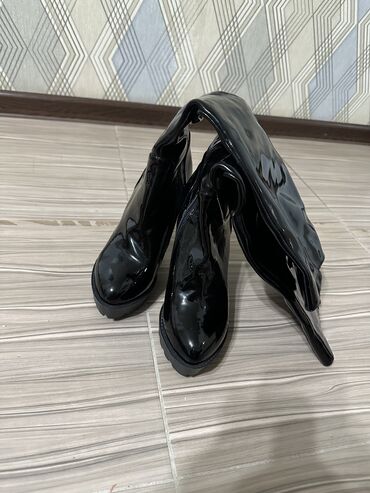 женский ботинка: Сапоги, 38, цвет - Черный