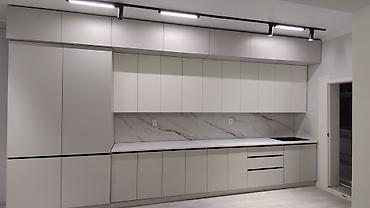 Кухонные гарнитуры: Модульные кухонные гарнитуры в современном и неоклассическом стиле — 31