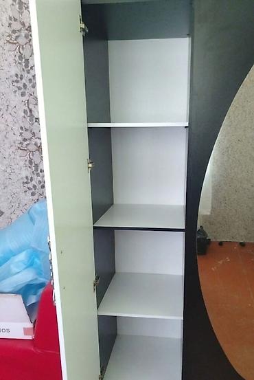 paltar asılan: Geniş tutumlu 4 qapılı qarderob - Rəng: ağ-qara kombinasiyası - Ön — 2