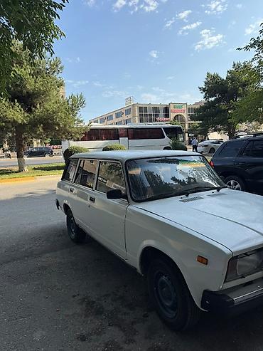 4 qapılı niva satilir: Salalam barter olunur sedan maşınla — 2