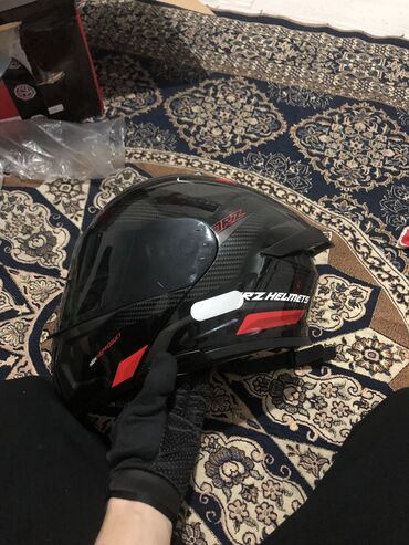 шлем для скейта: Есть все необходимое размер XL