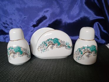 Kuhinjski setovi: Set nov salnik i drzac za salvete Apulum porcelan 70te.god. Nov set — 1