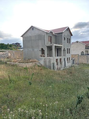 şamaxi ev: Şamaxi Nağaraxana kendi.Satılır: geniş həyət sahəsi olan çoxmərtəbəli — 3