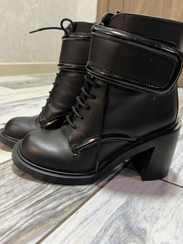 школьная обувь: Ботинки и ботильоны 36, цвет - Черный
